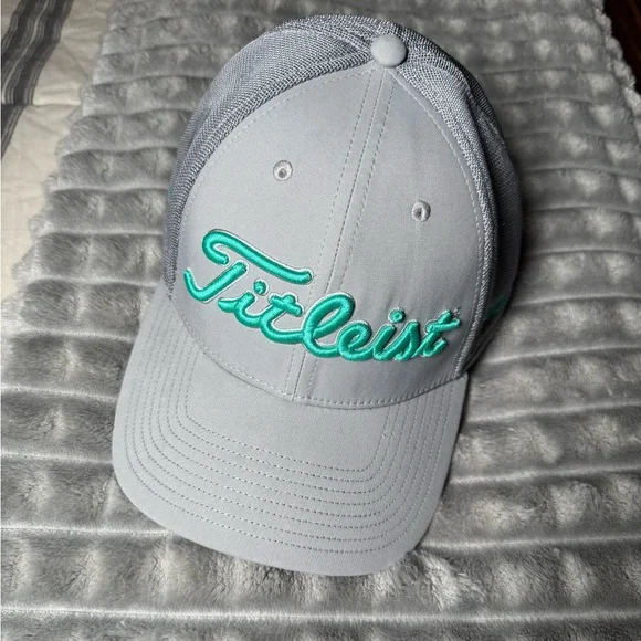 Titleist fitted L/XL Golf Hat, FJ, Pro V1 - Picture 2 of 8